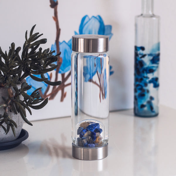VitaJuwel ViA INSPIRATION | Crystal Water Bottle with Lapis Lazuli & Rutilated Quartz for Creativity, Focus & Dedication
