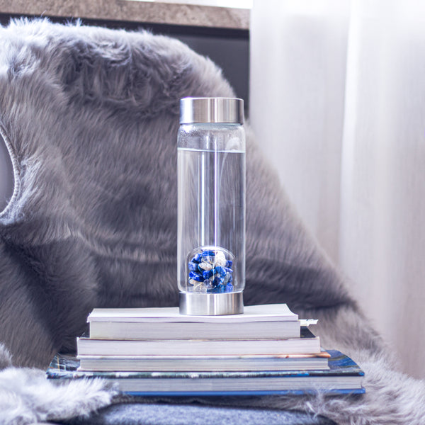 VitaJuwel ViA INSPIRATION | Crystal Water Bottle with Lapis Lazuli & Rutilated Quartz for Creativity, Focus & Dedication