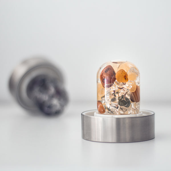 VitaJuwel ViA HAPPINESS | Crystal Water Bottle with Jade, Orange Calcite, Carnelian & Clear Quartz for Optimism, Good Luck, Motivation