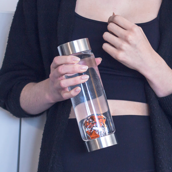 VitaJuwel ViA FITNESS | Crystal Water Bottle with Red Jasper, Magnesite & Clear Quartz - Willpower, Strength & Momentum