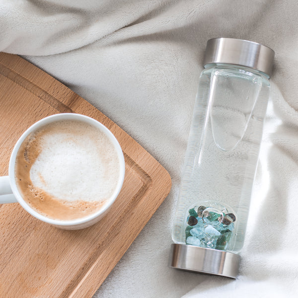 VitaJuwel ViA FOREVER YOUNG | Crystal Water Bottle with Aventurine, Aquamarine, Smoky Quartz & Clear Quartz for Cleansing / Detox, Stress-Relief & Serenity