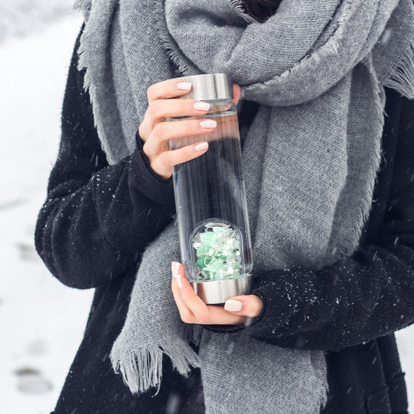 VitaJuwel ViA FOREVER YOUNG | Crystal Water Bottle with Aventurine, Aquamarine, Smoky Quartz & Clear Quartz for Cleansing / Detox, Stress-Relief & Serenity