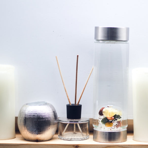 VitaJuwel ViA HAPPINESS | Crystal Water Bottle with Jade, Orange Calcite, Carnelian & Clear Quartz for Optimism, Good Luck, Motivation