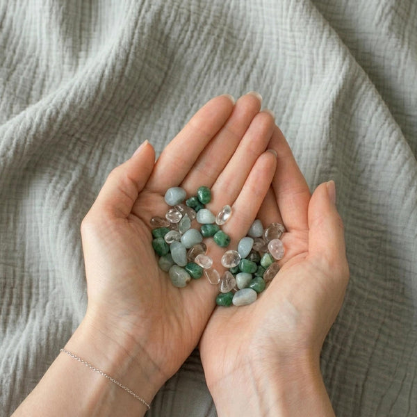 VitaJuwel ViA Longevity | Crystal Water Bottle with Emerald · Aquamarine · Smoky Quartz · Clear Quartz | Vitality · Renewal · Resilience