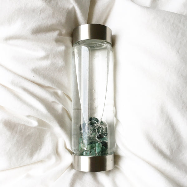 VitaJuwel ViA VITALITY | Crystal Water Bottle with Emerald & Clear Quartz for Regeneration, Rejuvenation & Renewal