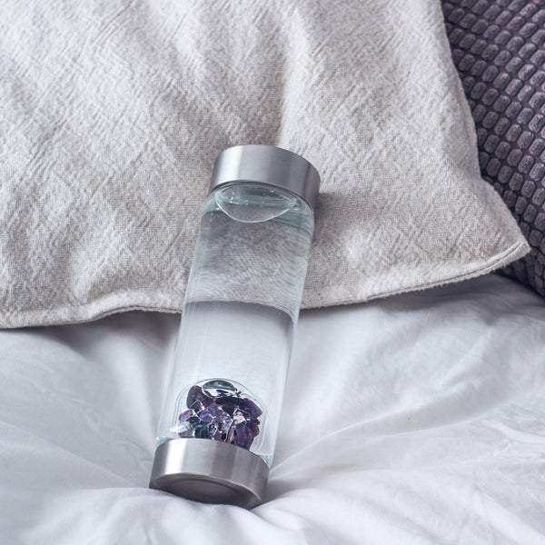 VitaJuwel ViA GUARDIAN | Crystal Water Bottle with Amethyst, Black Tourmaline & Clear Quartz for Protection, Clarity and Open-Mindedness