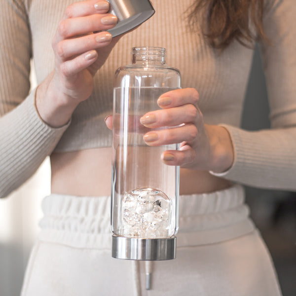 VitaJuwel ViA LUNA | Crystal Water Bottle with Rainbow Moonstone and Clear Quartz for Intuition, Empathy, Femininity