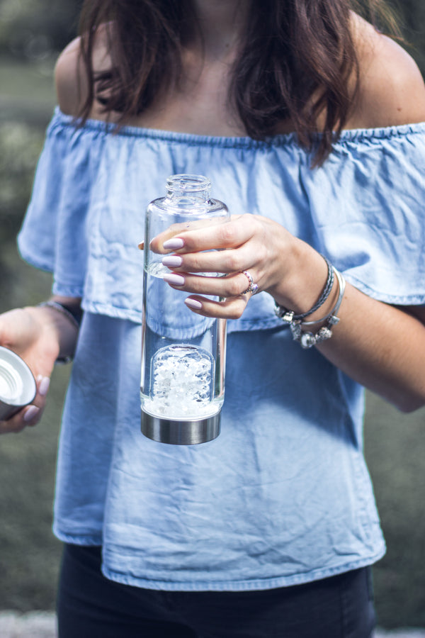 VitaJuwel ViA DIAMONDS | Crystal Water Bottle with Genuine Diamond Slivers (4ct.) & Clear Quartz for Brilliance, Energy & Radiance