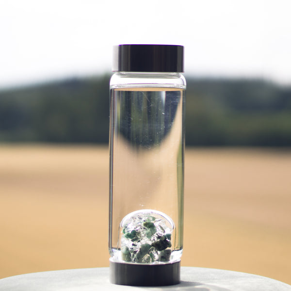 VitaJuwel ViA VITALITY | Crystal Water Bottle with Emerald & Clear Quartz for Regeneration, Rejuvenation & Renewal